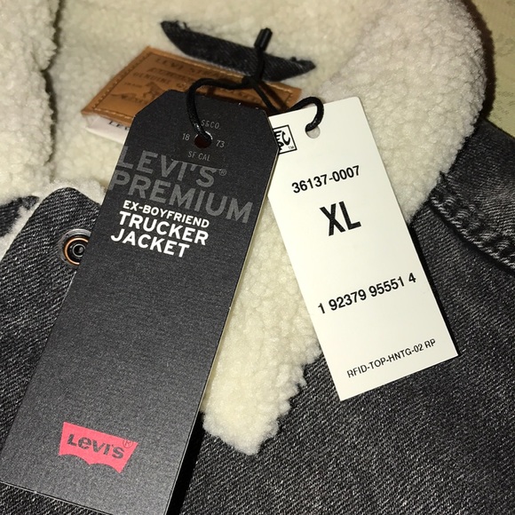 Levi’s Trucker Jacket with snap buttons. - Picture 7 of 7